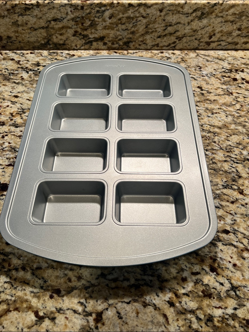 Pampered Chef Metallic Silver 8-Cavity Mini Loaf Pan